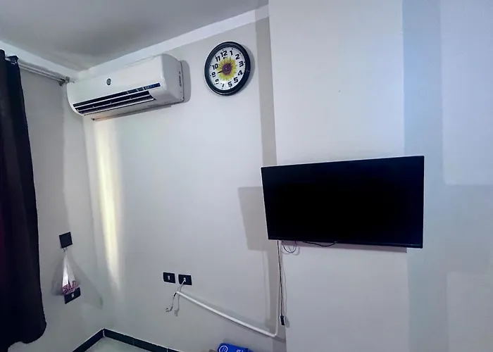Two Air-conditioned With 4 Beds, In Al-ahyaa, 10 Minutes Away From El Gouna * 洪加達
